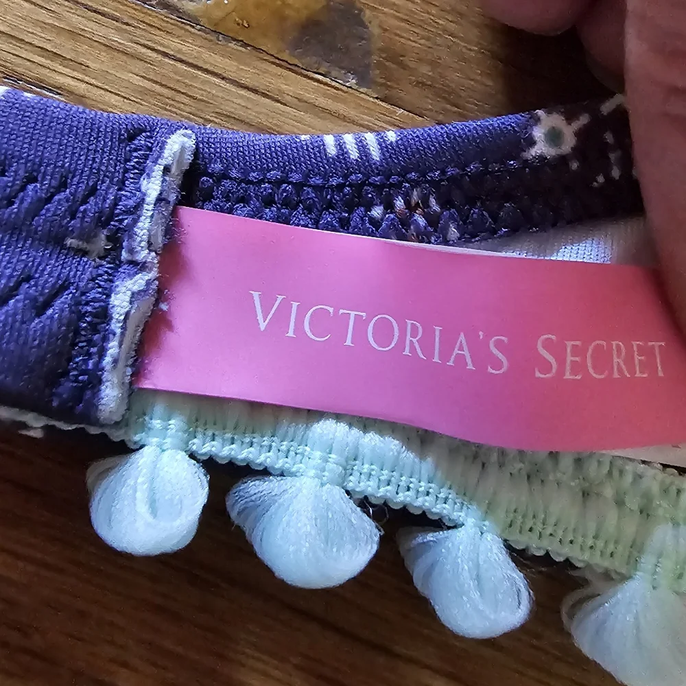 Victoria's Secret Bandeau Tassel Purple Print Bikini Swim Top Bra Size 32C NWOT - Picture 9 of 12